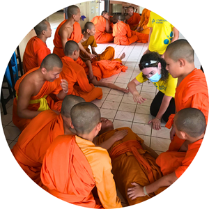 Australian paramedic students teach first aid training in Northern Thailand as part of a volunteer program