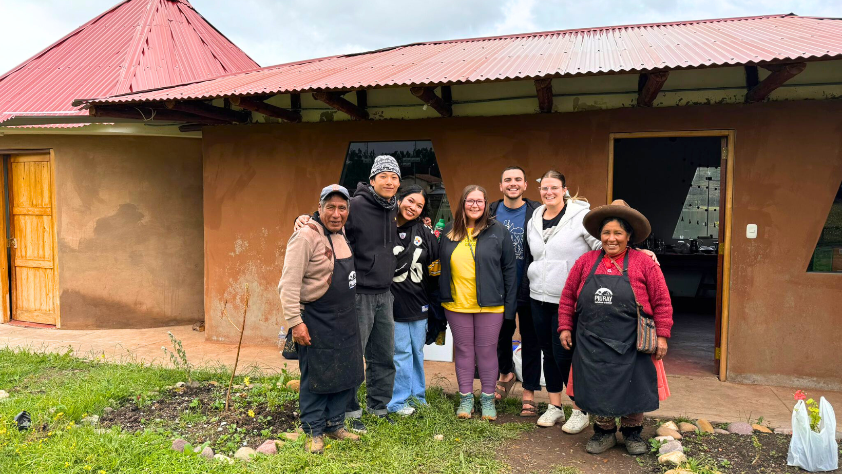 Australian university students volunteer abroad in Peru